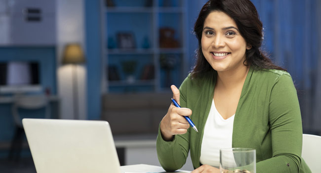 A lady showing thumbs up Image